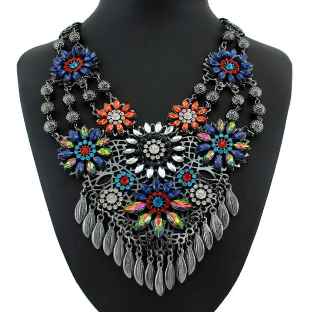 Lily necklace